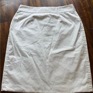 Banana Republic White Knee-Length Pencil Skirt for Work size 8